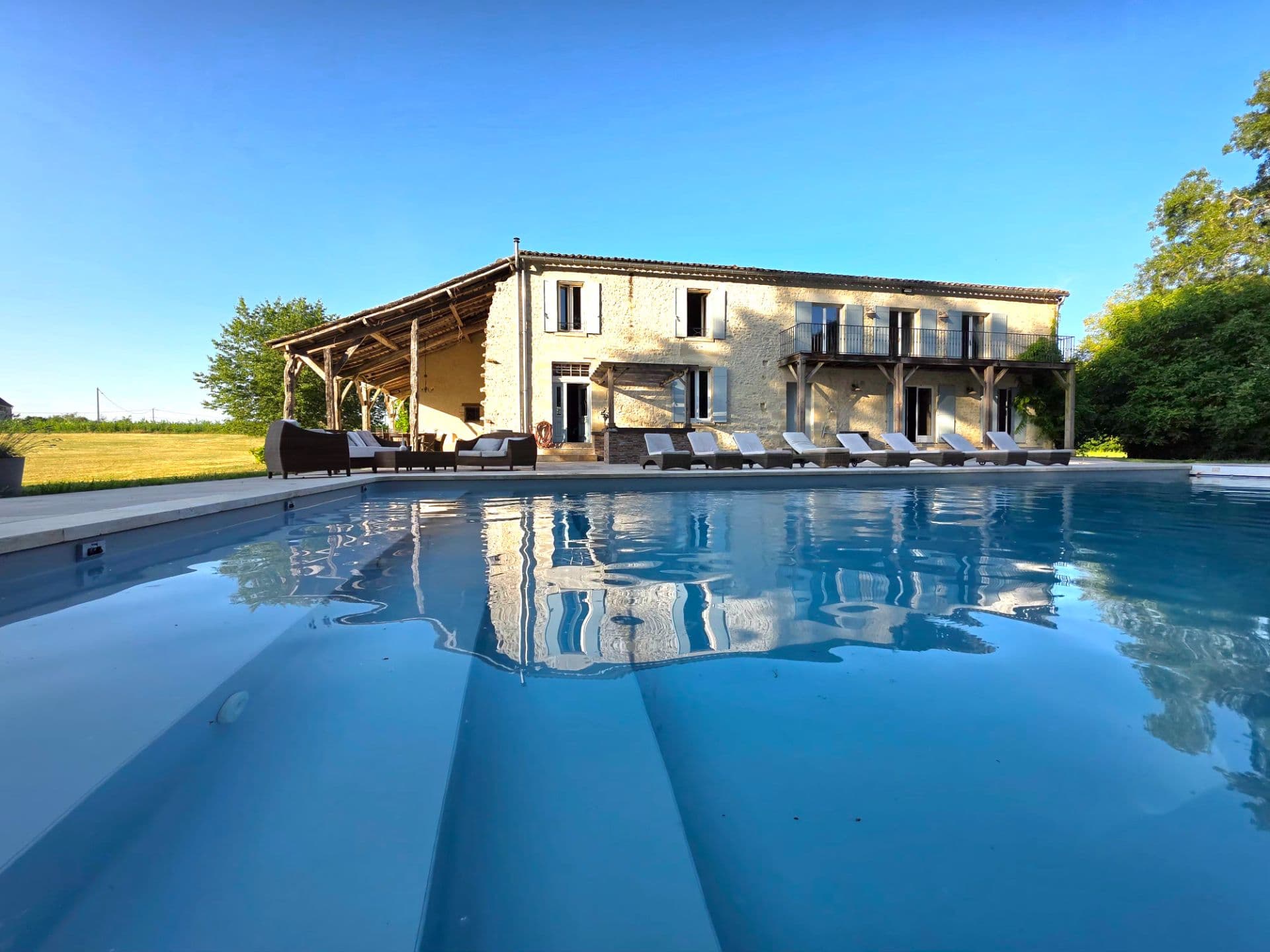 Domaine en pierre:piscine, poolhouse, parc&billard